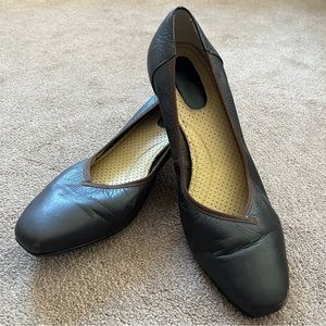 Ros Hommerson Square Toe Leather Kitten Heel Pumps